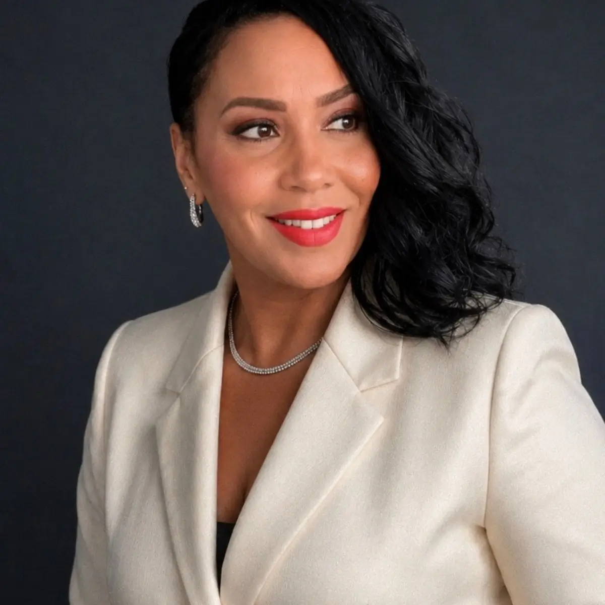 Leah Carter representing a powerful journey from self-doubt to self-worth, confidence, leadership, and personal transformation.