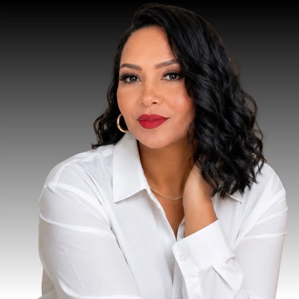 Leah Carter encouraging women entrepreneurs to register for the She Deserves Millions Business Launch Accelerator™ to launch and grow a profitable AI-powered business.