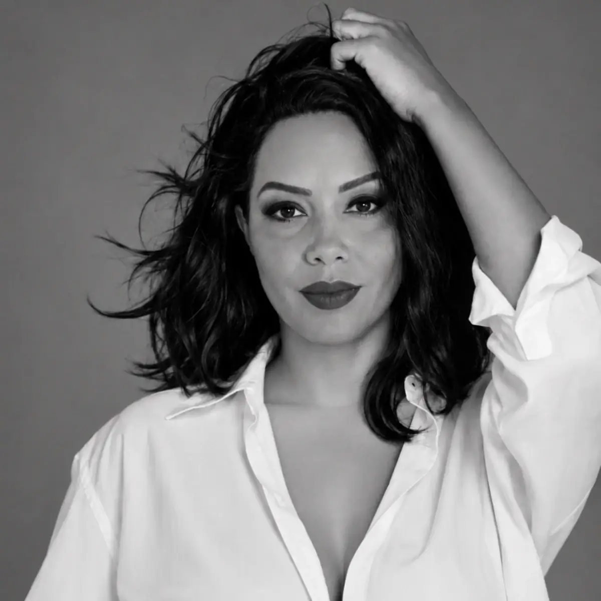 Leah Carter, serial entrepreneur, business strategist and founder of She Deserves Millions, helping women turn their knowledge and experience into profitable business assets and multiple income streams.